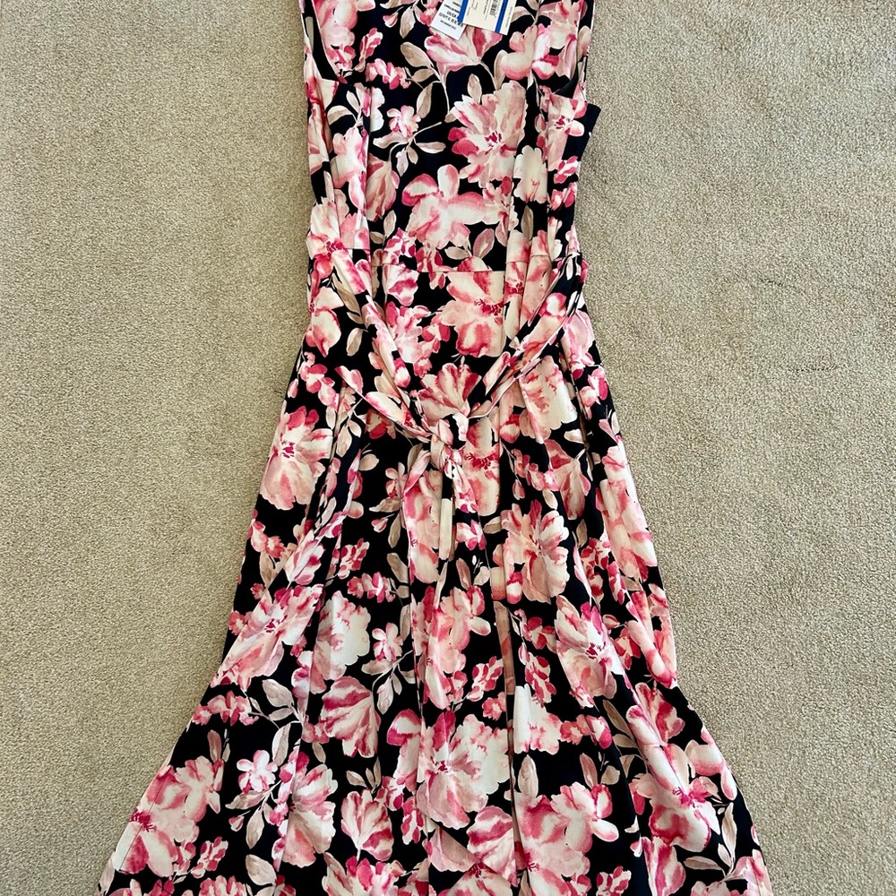 Anne Klein NWT Sleeveless Midi Sundress. A tie at the waist plus 2 front pockets